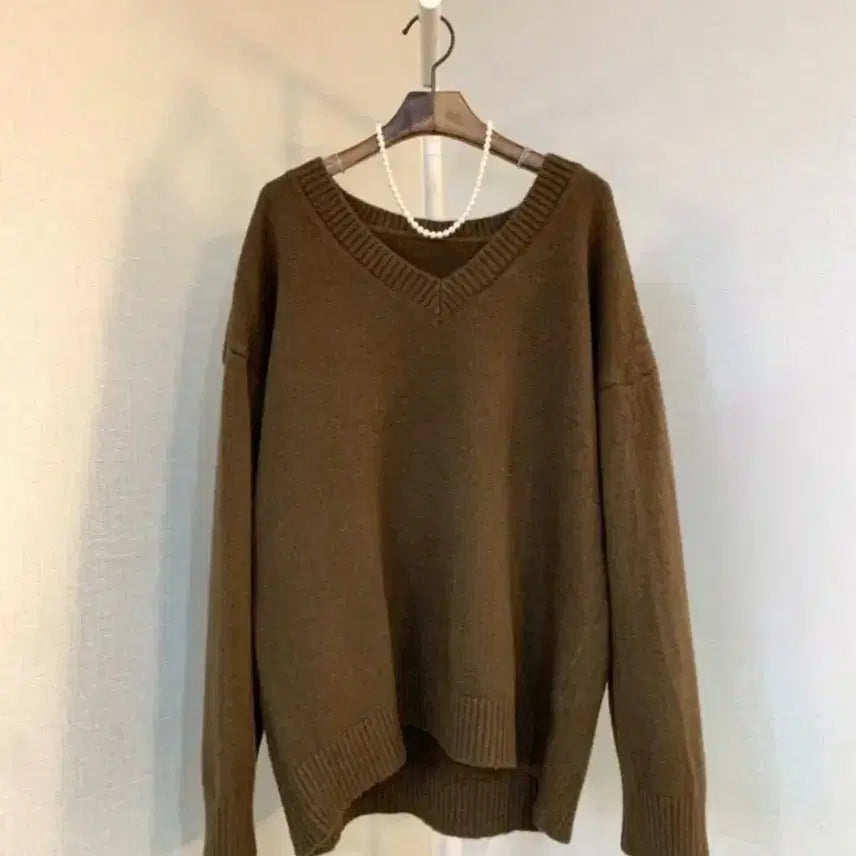 [BUNJANG] Brown V-Neck Knit Sweater / 브라운 브이넥 니트 스웨터