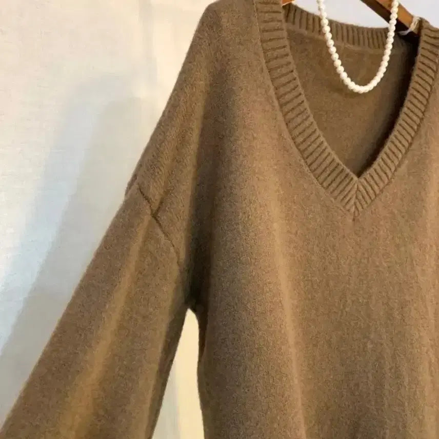 [BUNJANG] Brown V-Neck Knit Sweater / 브라운 브이넥 니트 스웨터
