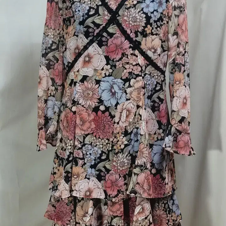 [BUNJANG] Oe Collection Lace Tiered Mini Dress / 새상품)오앨 레이스 티어드 미니 드레스