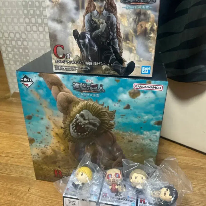 [BUNJANG] Attack on Titan Ichiban Kuji B Prize &amp; C Prize Figures + Chococo 4 pcs (Bonus) / 진격의 거인 각자의 결의 B + C상 + 초코노코4개 덤