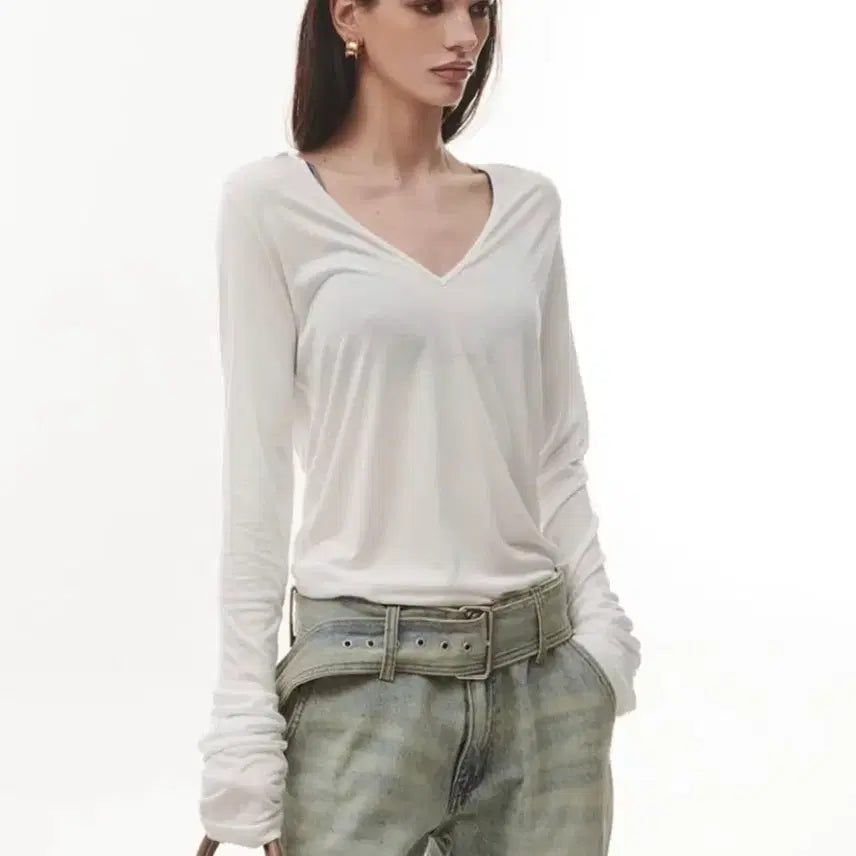[BUNJANG] Project Wave Deep V-Neck T-Shirt Karina Worn / 프로젝트 웨이브 딥 브이넥 티셔츠 카리나 착용