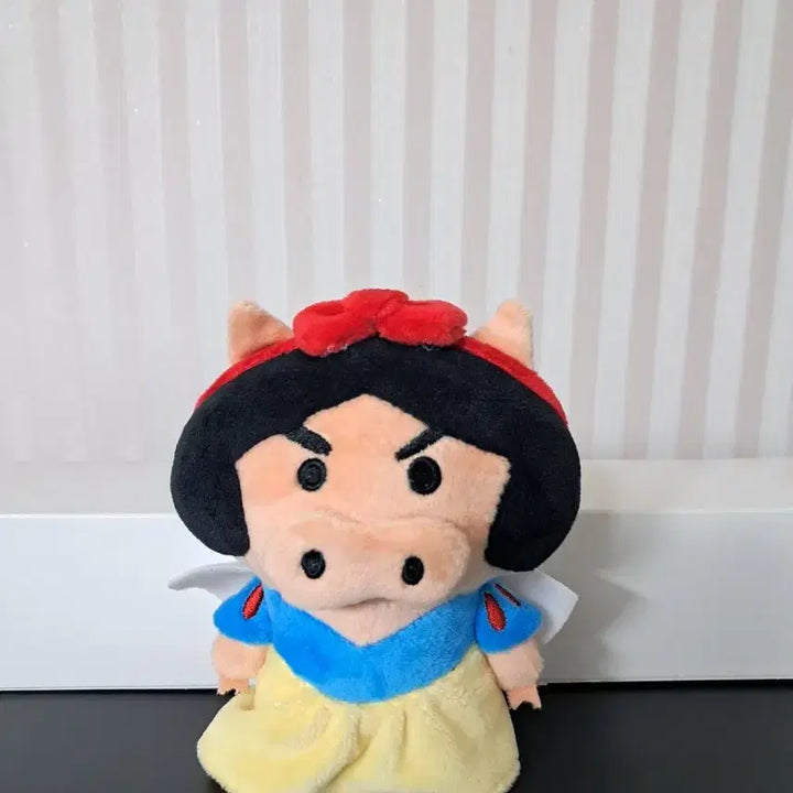 [BUNJANG] Crayon Shin-chan Crying Monkey Snow White Costume Keychain Doll New / 짱구 부리부리대마왕 산리오 헬로키티 미피 백설공주 키링인형 새상품