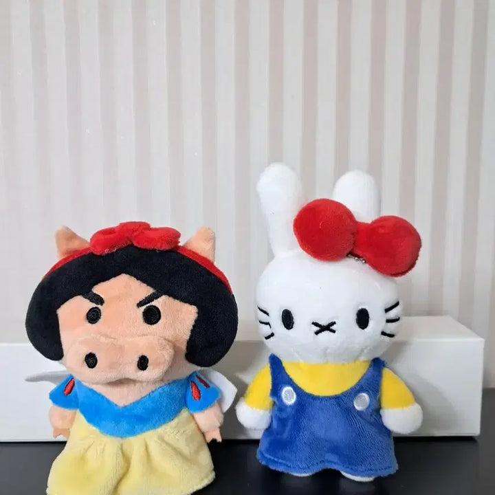 [BUNJANG] Crayon Shin-chan Crying Monkey Snow White Costume Keychain Doll New / 짱구 부리부리대마왕 산리오 헬로키티 미피 백설공주 키링인형 새상품