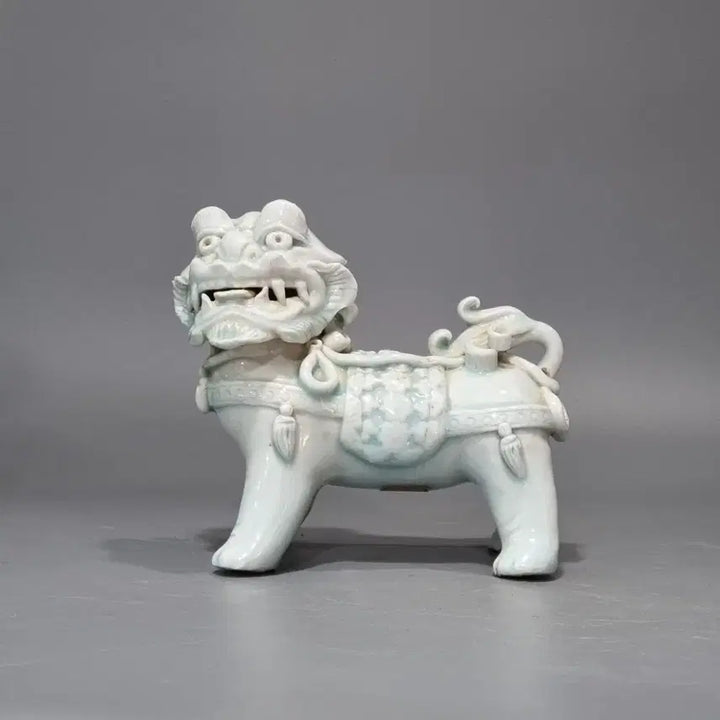 [BUNJANG] Song Dynasty Hutian Kiln Celadon Glazed Lion Sculpture / 송호전요 영청백유 사자조소. 17*10.5*16.5