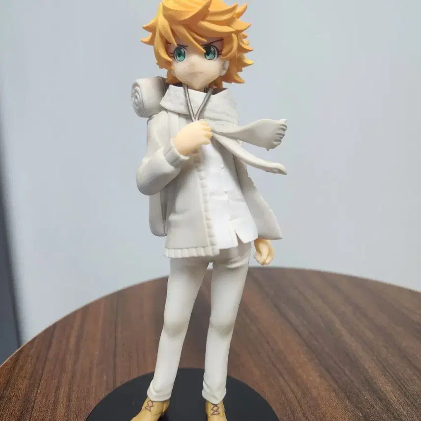 [BUNJANG] The Promised Neverland Emma Figure / 약속의 네버랜드 엠마 피규어