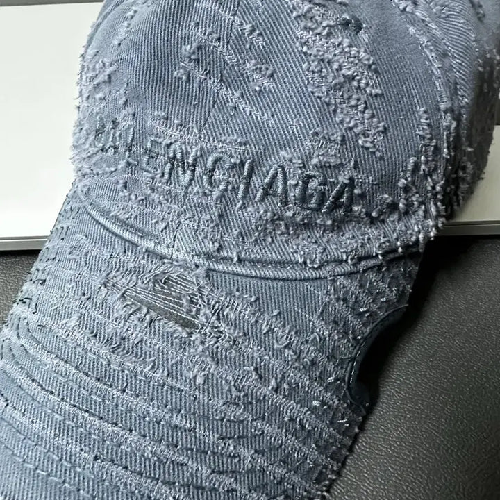 [BUNJANG] Balenciaga Notched Lazer Distressed Baseball Cap / 발렌시아가 노치드 레이져 디스트로이드 볼캡