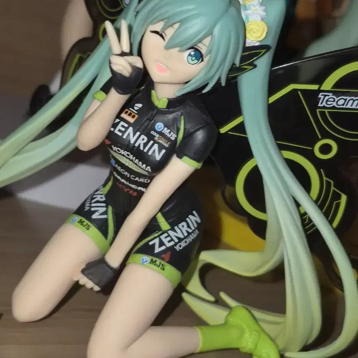 [BUNJANG] Hatsune Miku Racing Figure 2017 Team Ukyo Cheering Version / 하츠네 미쿠 레이싱 피규어 2017 팀 유쿄 응원 버전