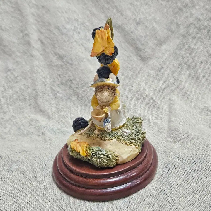 [BUNJANG] Brambly Hedge Primrose Fall Adventure Figurine Limited Edition / 브램블리 헷지 프림로즈의 모험 피겨린