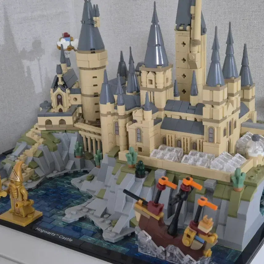 [BUNJANG] LEGO Harry Potter Hogwarts Castle and Garden (Authentic) / 레고 해리포터 호그와트 캐슬과 정원 (정품)