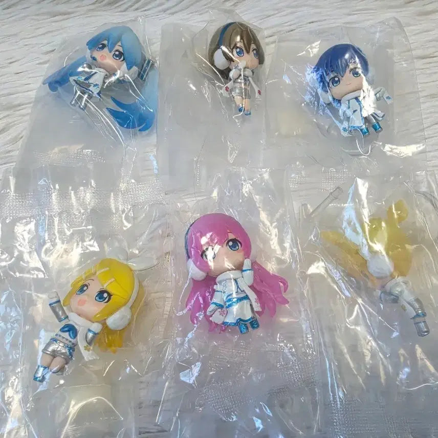 [BUNJANG] Vocaloid Hatsune Miku Kagamine Rin Len Kaito Yuki Bundle Set Figures / (일괄) 보컬로이드 하츠네 미쿠 카가미네 린 렌 카이토 유키 피규어