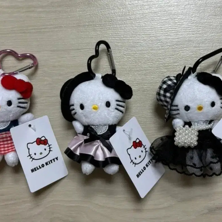 [BUNJANG] Sanrio Hello Kitty Straw Hat Pearl Necklace Black Dress Keyring Doll / 산리오 헬로키티 밀짚 모자 검은 드레스 가방 키링인형 새상품