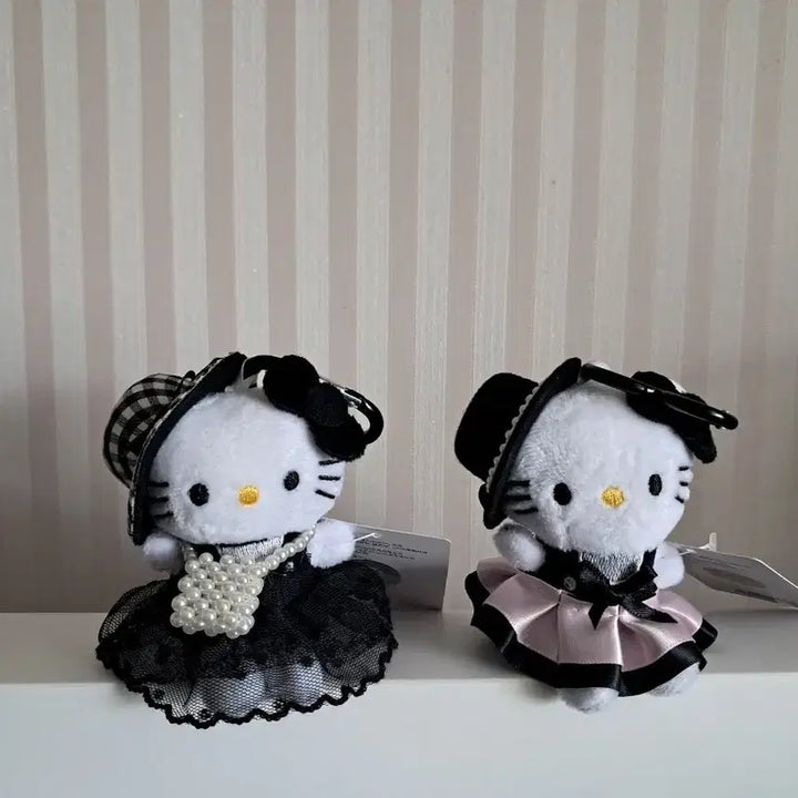 [BUNJANG] Sanrio Hello Kitty Straw Hat Pearl Necklace Black Dress Keyring Doll / 산리오 헬로키티 밀짚 모자 검은 드레스 가방 키링인형 새상품