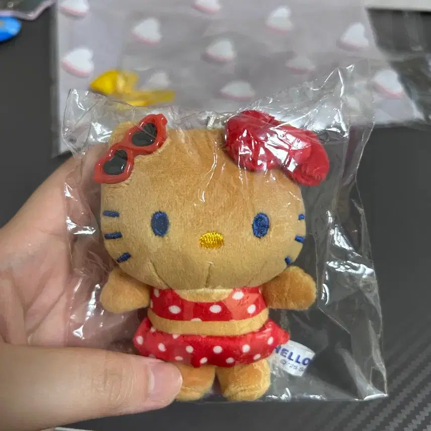 [BUNJANG] Sanrio Hello Kitty Night Party Tanning Bikini Swimsuit Mascot Doll Keychain / 산리오 헬로키티 나이트 파티 태닝 비키니 수영복 마스코트 인형 키링
