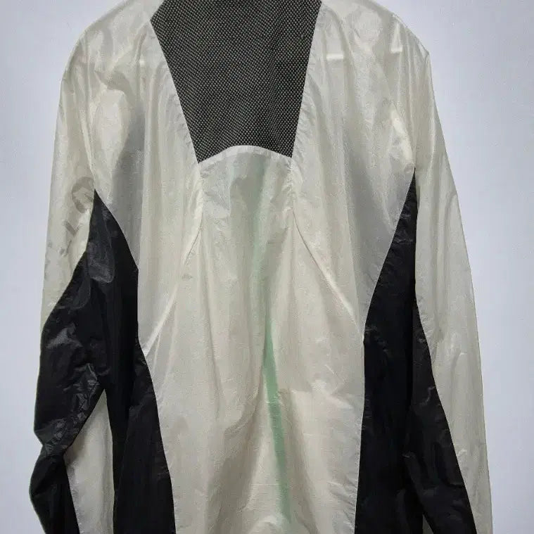 [BUNJANG] Merrell Windbreaker Jacket White/Black Unisex XL / 머렐 바람막이 자켓 화이트/블랙 공용XL