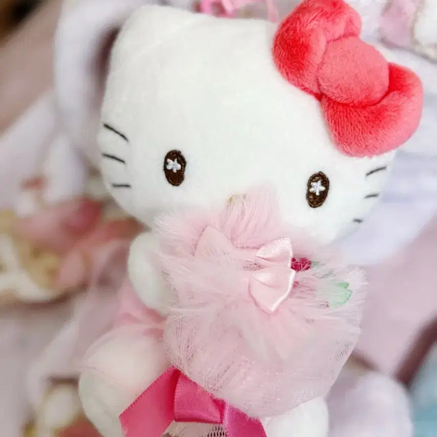 [BUNJANG] Hello Kitty Lotte Hotel Limited Collaboration Mascot Plush / 헬로키티 롯데호텔 한정 콜라보 마스코트 인형