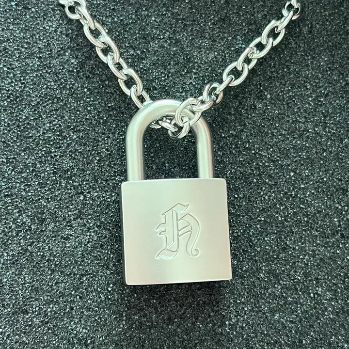 [BUNJANG] Stray Kids Hyunjin Necklace Stay Lock / 급처) 스트레이 키즈 스키즈 황현진 현진 목걸이 스테이 자물쇠