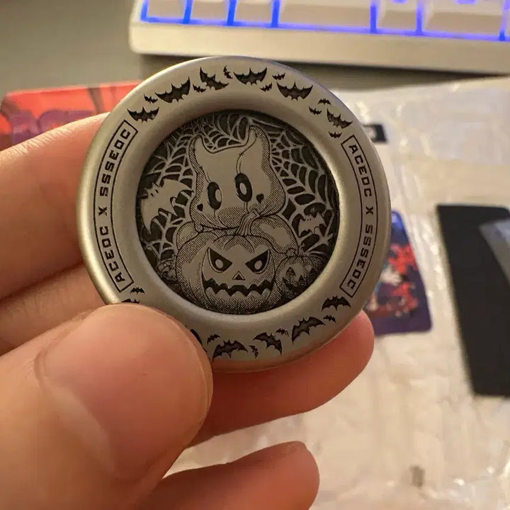 [BUNJANG] ACEDC X SSS Halloween Coin Fidget Toy (Unsealed, Titanium) / ACEDC X SSS 할로윈 코인 (단순개봉) 피젯토이