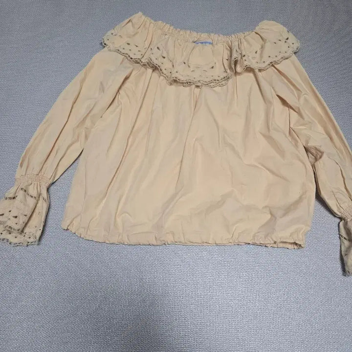 [BUNJANG] Time Off-Shoulder Top / 타임 오프숄더 팝니다