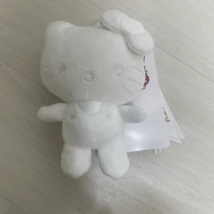 [BUNJANG] Sanrio Hello Kitty 50th Anniversary White Kitty Doll Keyring / 산리오 헬로키티 50주년 화이트 키티 인형 키링 가방걸이