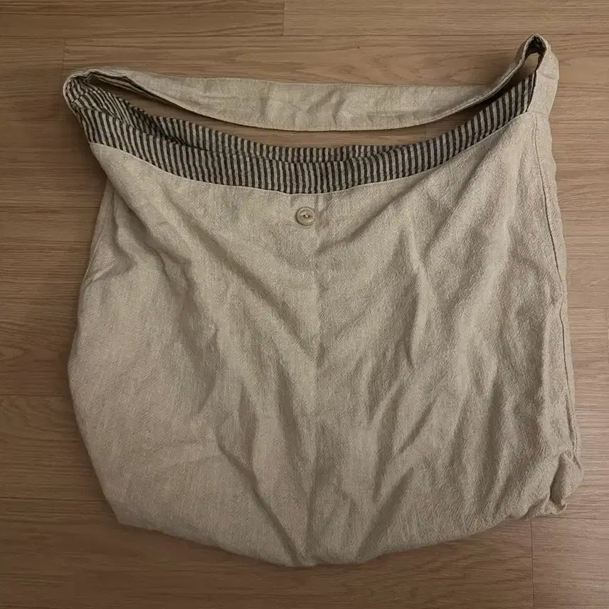 [BUNJANG] Wardrobe 41 Stripe Reversible Shoulder Bag / 워드로브 41 스트라이프 리버시블 숄더백
