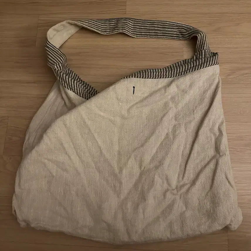 [BUNJANG] Wardrobe 41 Stripe Reversible Shoulder Bag / 워드로브 41 스트라이프 리버시블 숄더백