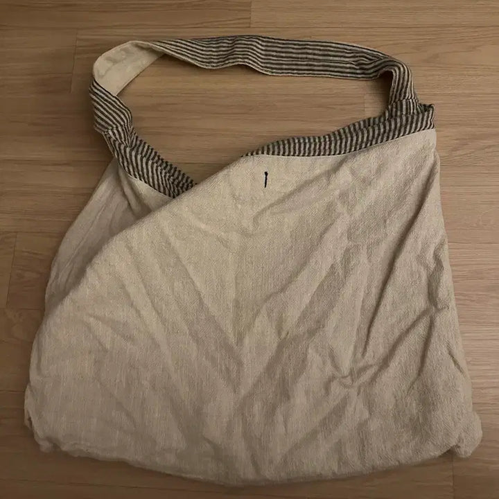 [BUNJANG] Wardrobe 41 Stripe Reversible Shoulder Bag / 워드로브 41 스트라이프 리버시블 숄더백