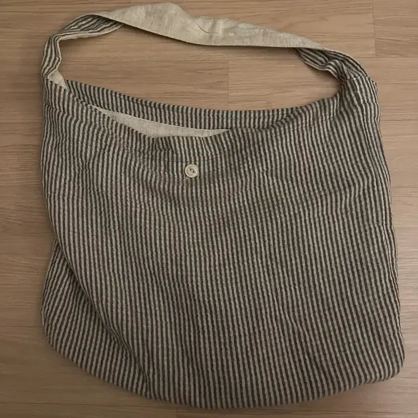 [BUNJANG] Wardrobe 41 Stripe Reversible Shoulder Bag / 워드로브 41 스트라이프 리버시블 숄더백