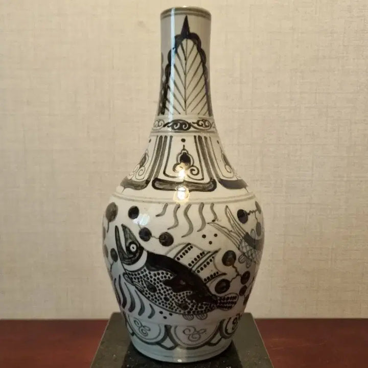 [BUNJANG] Chinese Celadon Porcelain Iron-Painted Mandarin Fish Decorated Long-Necked Vase / [중국 도자기] 철화 백자 쏘가리문 장경병