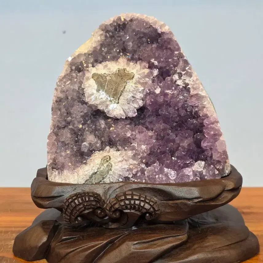 [BUNJANG] Shining Amethyst Mineral Stone with Blackwood Stand / 26053036 흑단 좌대 빛나는 자수정 광물 수석 팝니다