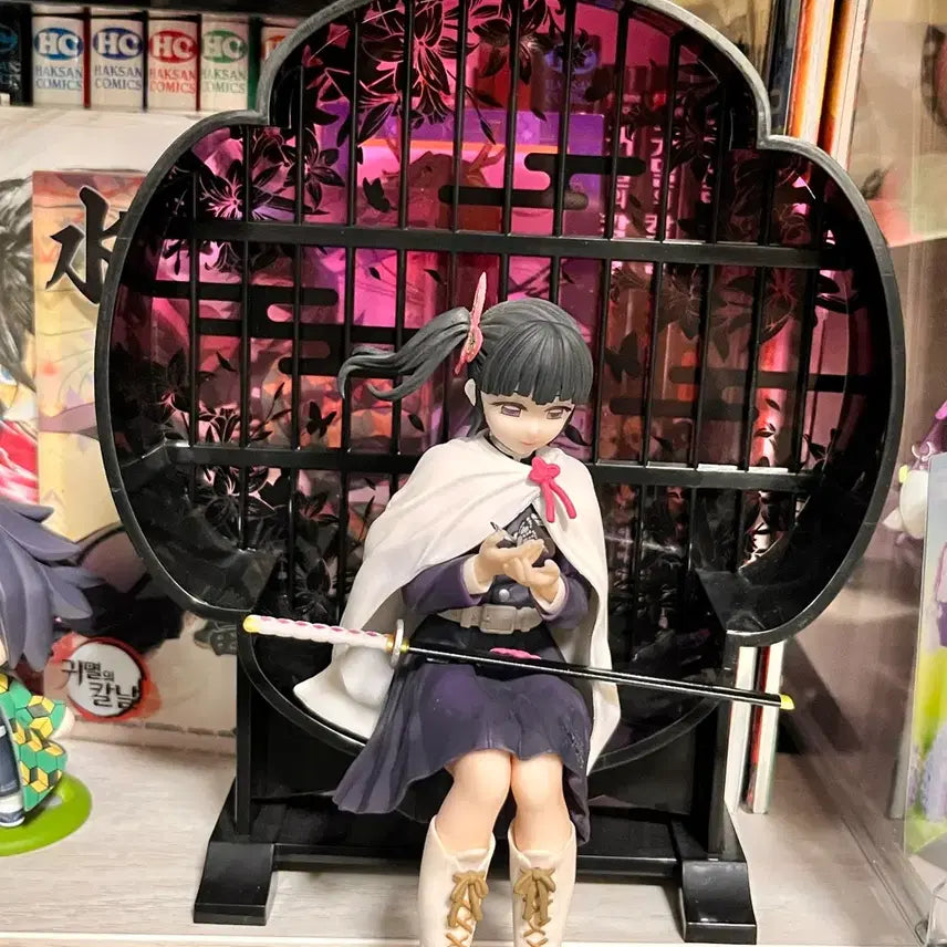 [BUNJANG] Demon Slayer Kanao Figure with Screen Background / 귀멸의칼날 제일복권 병풍 카나오 급처