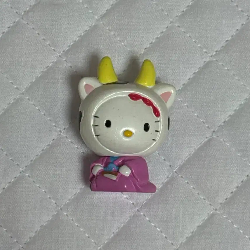 [BUNJANG] Hello Kitty 12 Zodiac Animals Ox Figure / 헬로키티 십이지신 십이간지 소 피규어