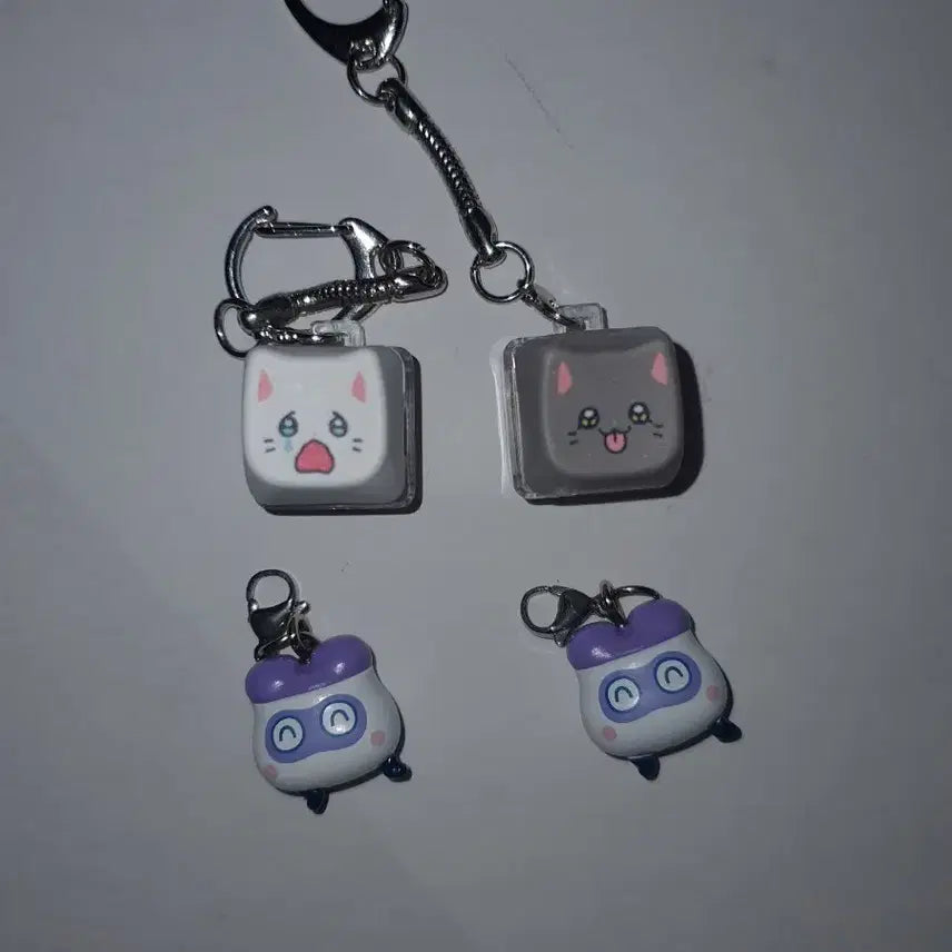 [BUNJANG] Baekdabang Nyahan Namja Chunbae Crying Chunbae Keycap Keychain &amp; Youngchul &amp; Tamagotchi Masky Figures (2) / 빽다방 냐한남자 춘배 우는춘배 키캡 키링 + 영철이+ 다마고치마스크치2개