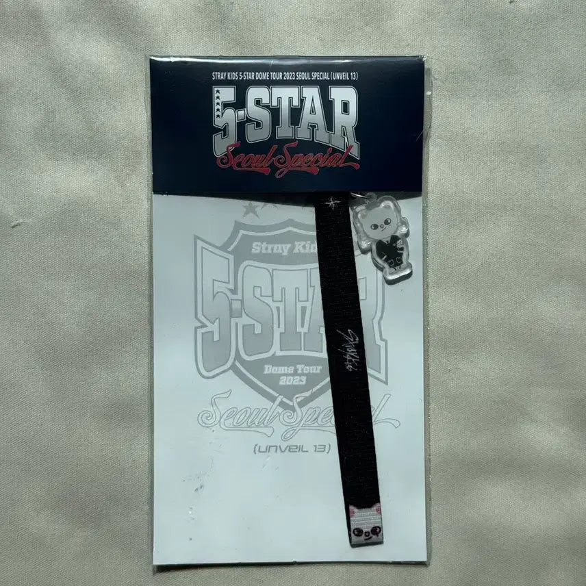 [BUNJANG] Stray Kids Hyunjin Jiniret Lightstick Strap / 스트레이키즈 스키즈 스키주 현진 지니렛 응원봉스트랩 양도