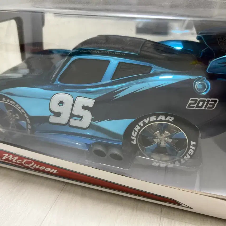 [BUNJANG] RIDEMAKERS Lightning McQueen D23 Expo 2013 Limited Edition 1/18 Scale Diecast / 라이트닝 맥퀸 D23 EXPO 한정판 판매합니다.