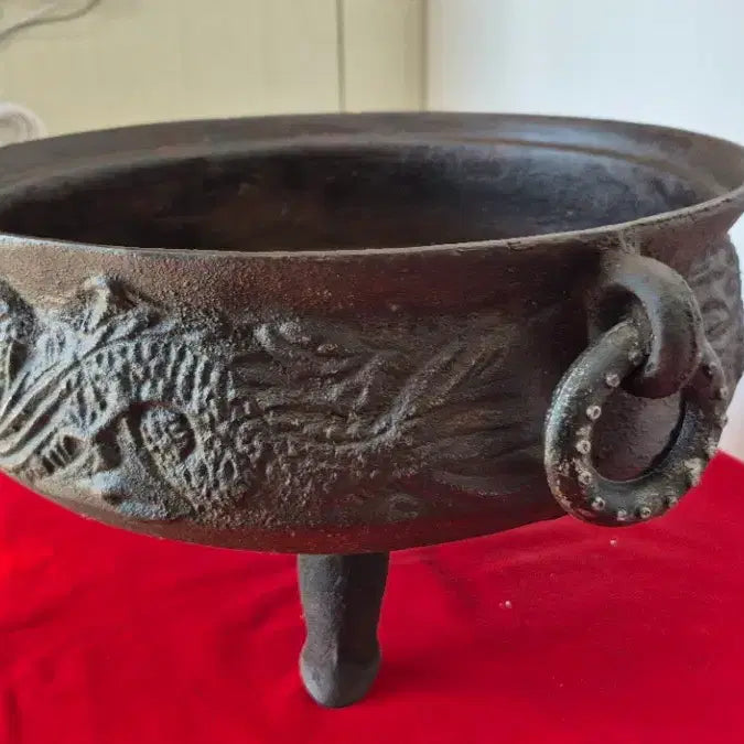 [BUNJANG] Heavy Cast Iron Tripod Brazier with Dragon Motif / 무쇠 용화로