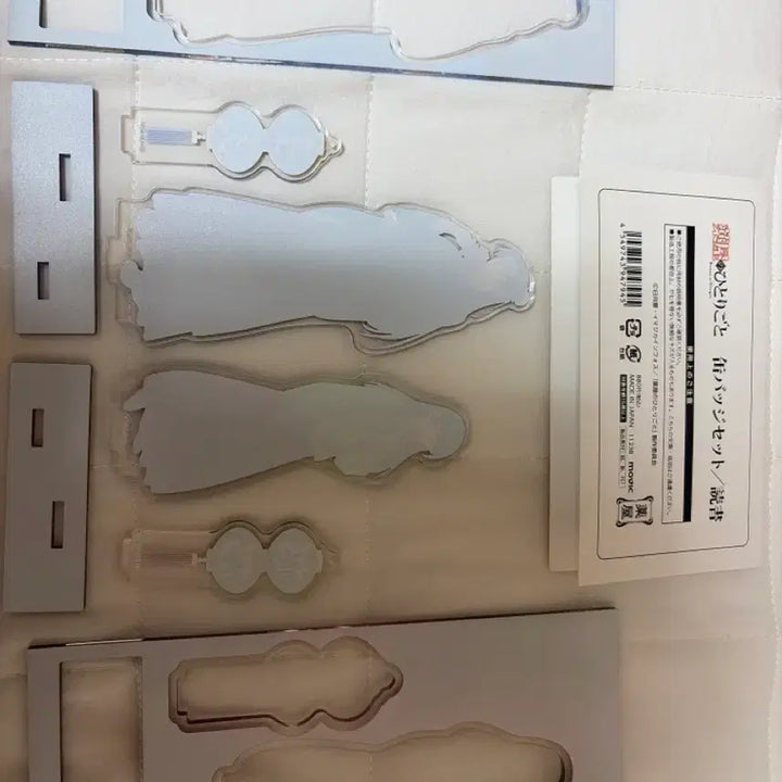 [BUNJANG] The Apothecary Diaries Acrylic Stand &amp; Can Badge Set / 약사의혼잣말 아크릴스탠드 캔뱃지