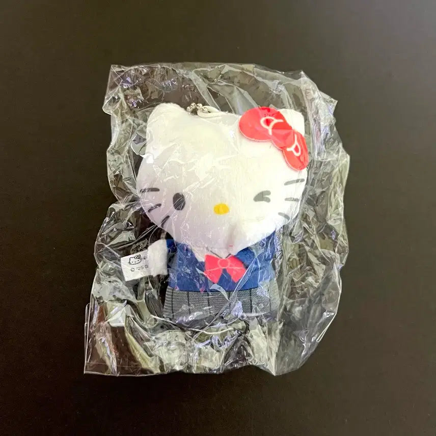 [SOLD OUT] 산리오 헬로키티 교복가챠 갸루 가챠 누이 인형 키링 캡슐가챠 굿즈