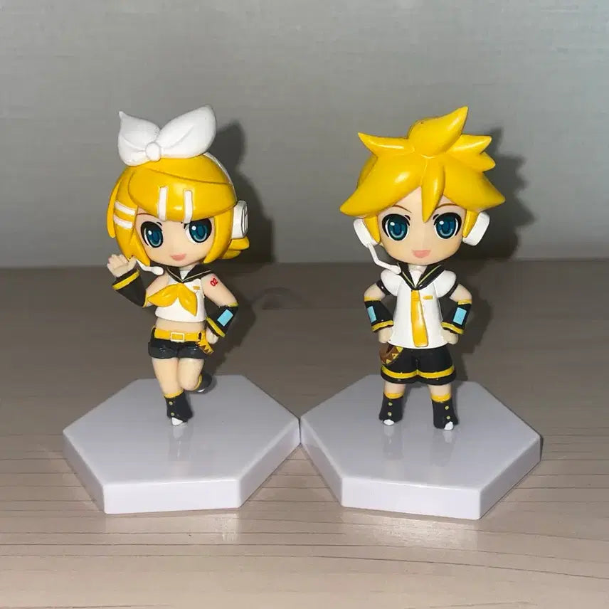 [BUNJANG] Kagamine Rin Len Vocaloid Classic Figure Bundle Set / (일괄) 카가미네 린 렌 고전 피규어 보컬로이드