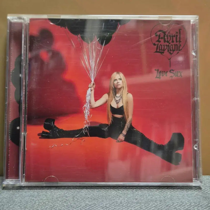 [BUNJANG] Avril Lavigne Love Sux CD / 에이브릴 라빈 Love Sux CD