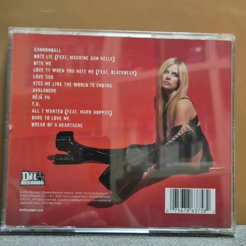 [BUNJANG] Avril Lavigne Love Sux CD / 에이브릴 라빈 Love Sux CD