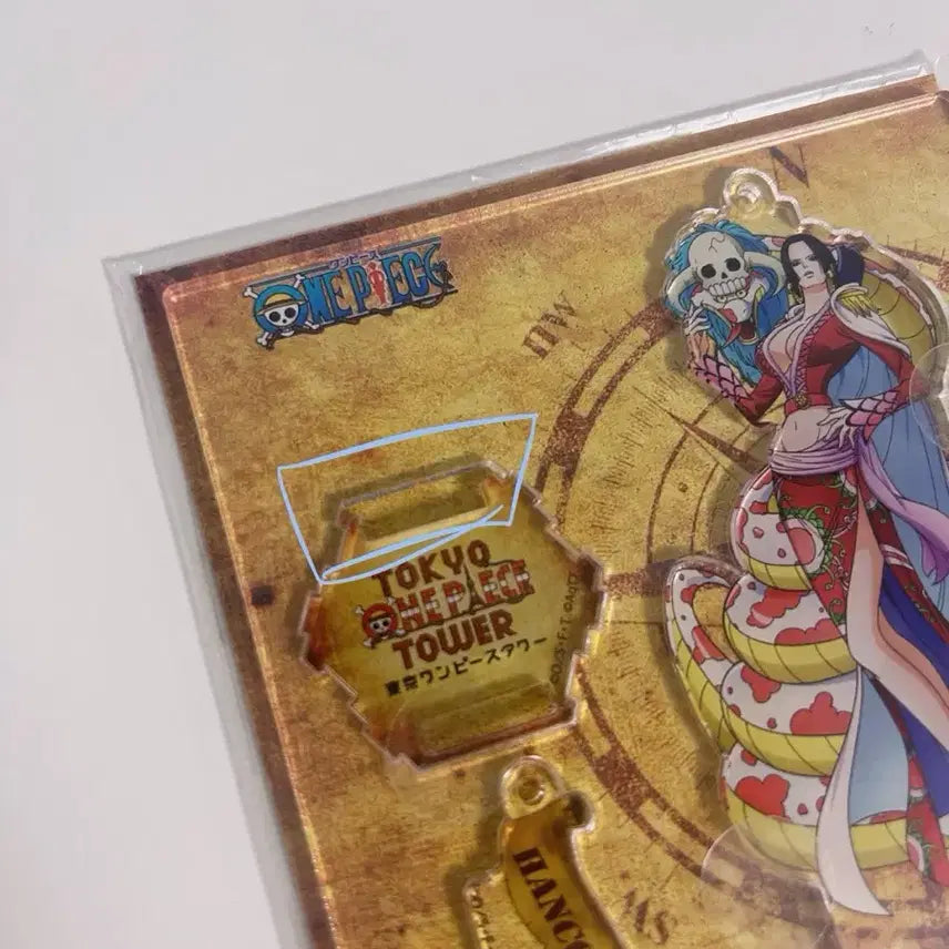 [BUNJANG] One Piece Boa Hancock Tokyo Tower Limited Acrylic Stand, Card Case, and Pirate Emblem Pin Badge Bundle Set / 일괄) 원피스 보아핸콕 도쿄타워 한정 아크릴, 카드케이스, 해적단 로고