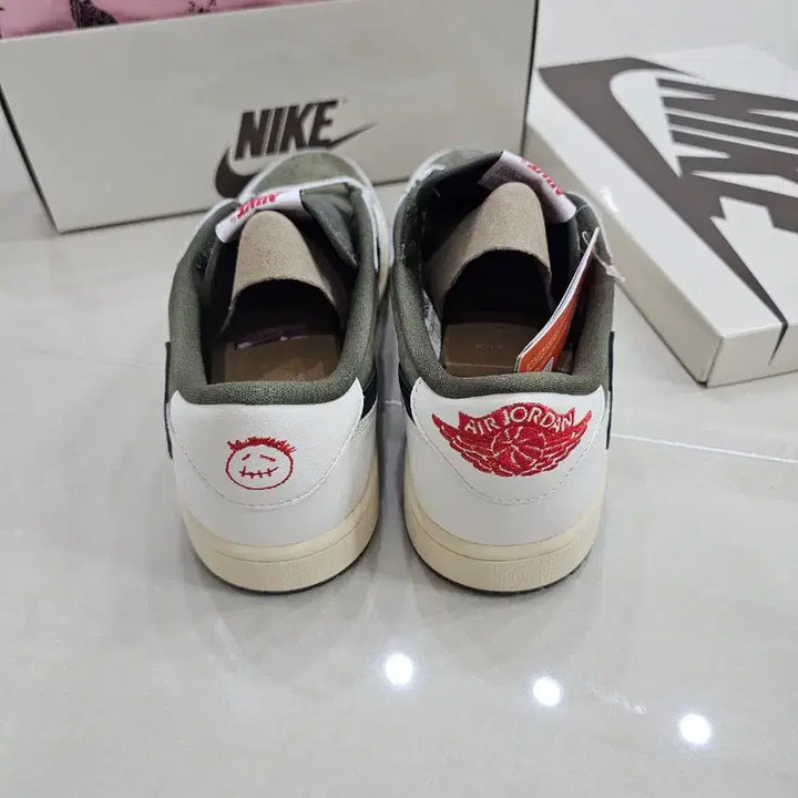 [BUNJANG] Nike Jordan Travis Scott Reverse Olive New / (270) 나이키 조던 스캇 리버스 올리브나코탭 새상품
