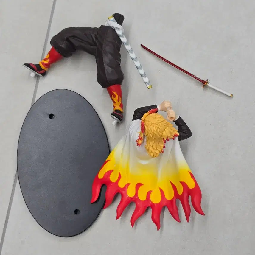 [BUNJANG] Demon Slayer Kyojuro Rengoku Figure / 귀멸의 칼날 렌고쿠 쿄쥬로 피규어 귀칼 정품 굿즈