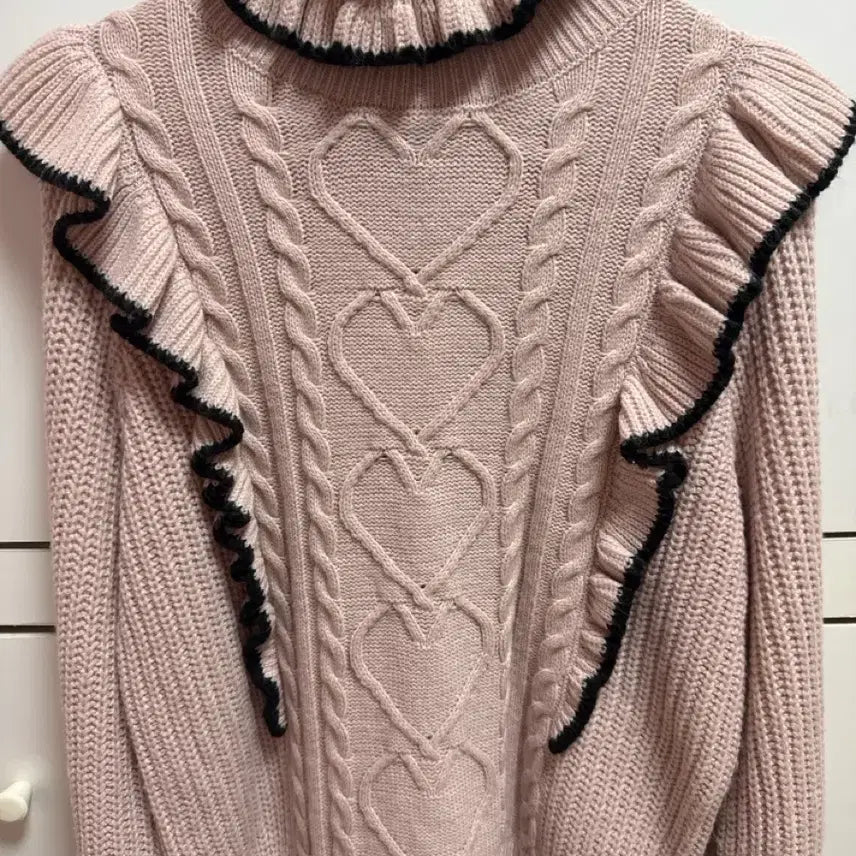 [BUNJANG] Honey Cinnamon Heart Frill Knit 2022 / 급처) 허니시나몬 하트 프릴 니트 2022 양도해요