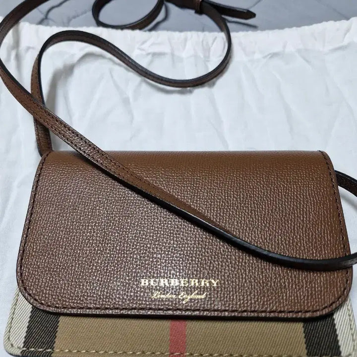[BUNJANG] Burberry Canvas Check Pattern Brown Crossbody Bag / 버버리 캔버스 체크 패턴 브라운 크로스백