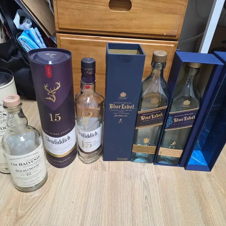 [BUNJANG] Johnnie Walker Blue Label &amp; Other Bottles (Empty) Bundle / 조니워커 블루라벨 외 3병 공병 일괄