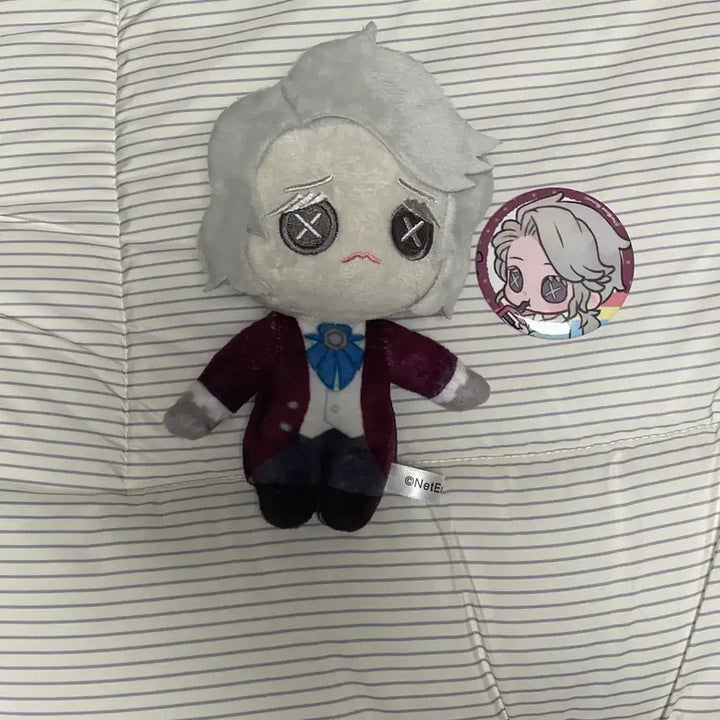 [BUNJANG] Identity V Composer Plush + Kindergarten Badge Set / [택포] 제5인격 작곡가 누이+ 유치원 뱃지 판매합니다!