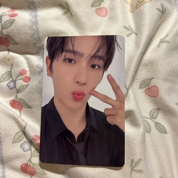 [BUNJANG] The Boyz Hyunjae Q Photocard &amp; Keychain Bundle / 더보이즈 현재,큐 키링,포카