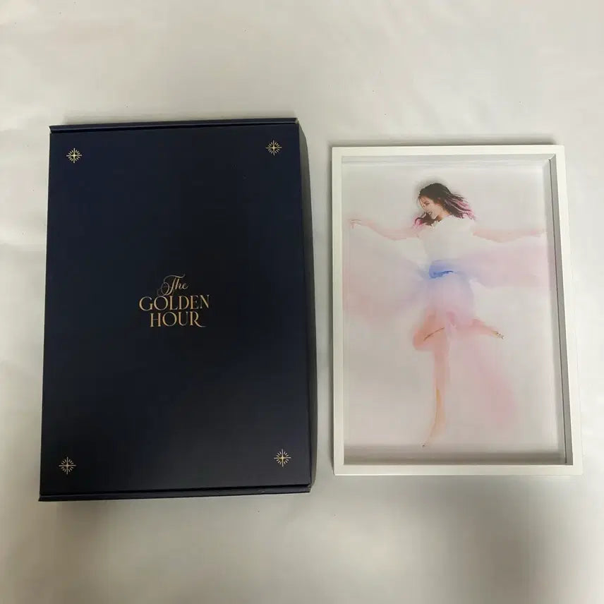 [BUNJANG] IU Golden Hour Frame / 아이유 골든아워 액자