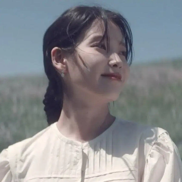 [BUNJANG] IU Golden Hour Frame / 아이유 골든아워 액자